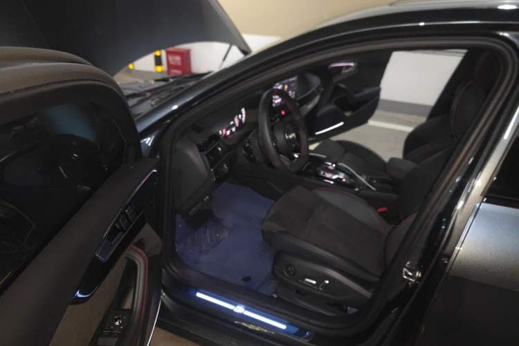 Used Audi A4L 2025 2 Million Units Enjoyment Edition 45 TFSI quattro Prestige Dynamic Type Driver Seat