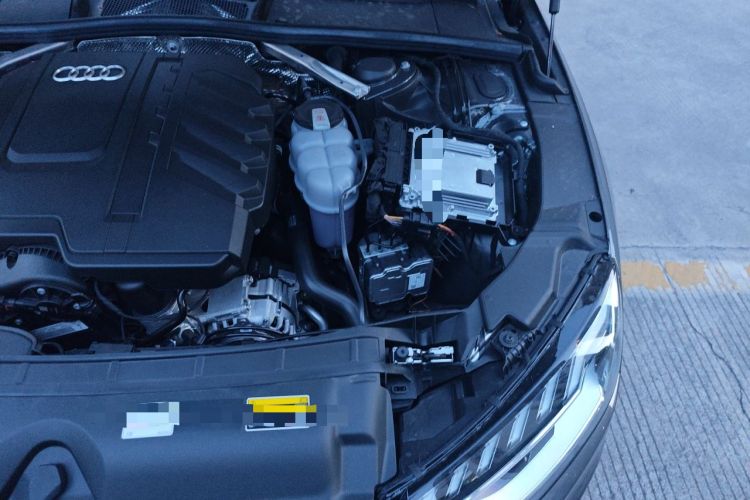 Used Audi A4L 2025 2 Million Units Enjoyment Version 40 TFSI Stylish and Dynamic Type Engine Bay Left
