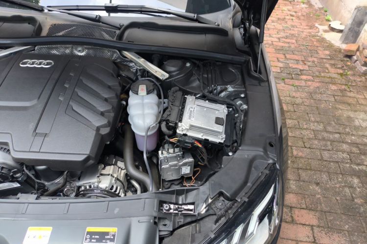 Used Audi A4L 2025 2 Million Units Enjoyment Version 40 TFSI Luxury Dynamic Edition Engine Bay Left