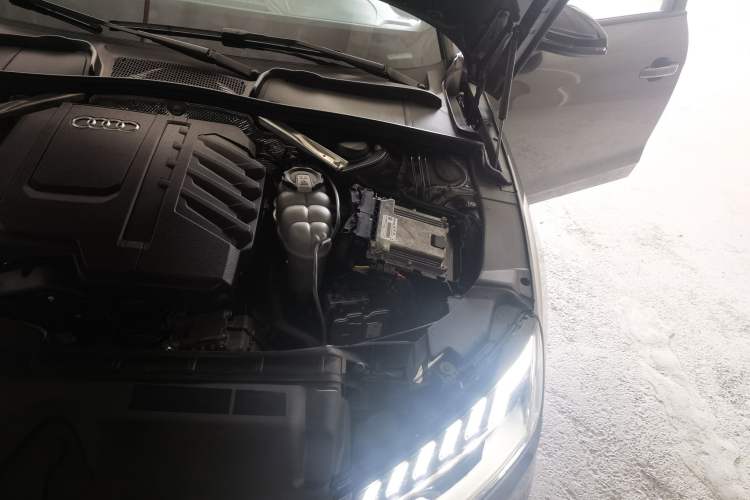 Used Audi A4L 2025 2 Million Units Enjoyment Version 40 TFSI Luxury Dynamic Edition Engine Bay Left