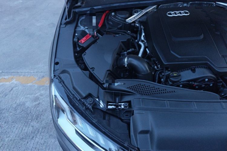Used Audi A4L 2025 2 Million Units Enjoyment Version 40 TFSI Stylish and Dynamic Type Engine Bay Right