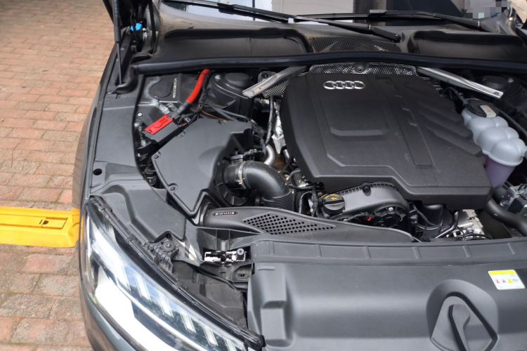 Used Audi A4L 2025 2 Million Units Enjoyment Version 40 TFSI Luxury Dynamic Edition Engine Bay Right