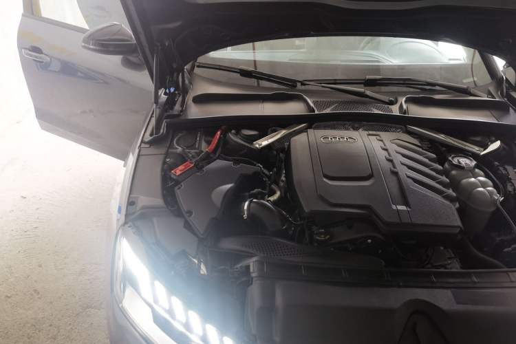 Used Audi A4L 2025 2 Million Units Enjoyment Version 40 TFSI Luxury Dynamic Edition Engine Bay Right