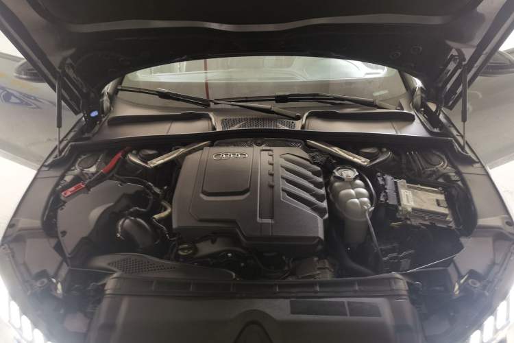 Used Audi A4L 2025 2 Million Units Enjoyment Version 40 TFSI Luxury Dynamic Edition Engine Bay