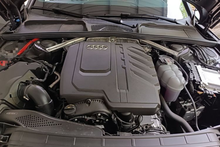 Used Audi A4L 2025 2 Million Units Enjoyment Version 40 TFSI Luxury Dynamic Edition Engine Bay