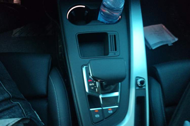 Used Audi A4L 2025 2 Million Units Enjoyment Version 40 TFSI Stylish and Dynamic Type Gear Lever