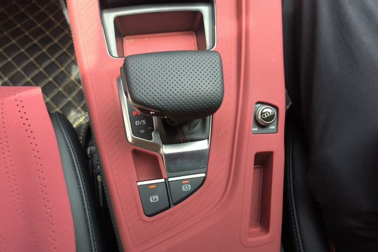 Used Audi A4L 2025 2 Million Units Enjoyment Version 40 TFSI Luxury Dynamic Edition Gear Lever