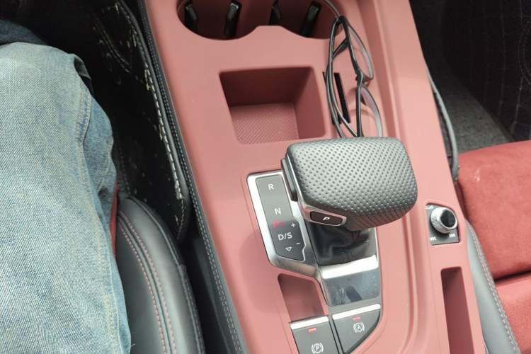 Used Audi A4L 2025 2 Million Units Enjoyment Edition 45 TFSI quattro Prestige Dynamic Type Gear Lever