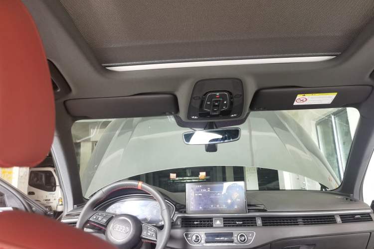 Used Audi A4L 2025 2 Million Units Enjoyment Version 40 TFSI Luxury Dynamic Edition Headliner