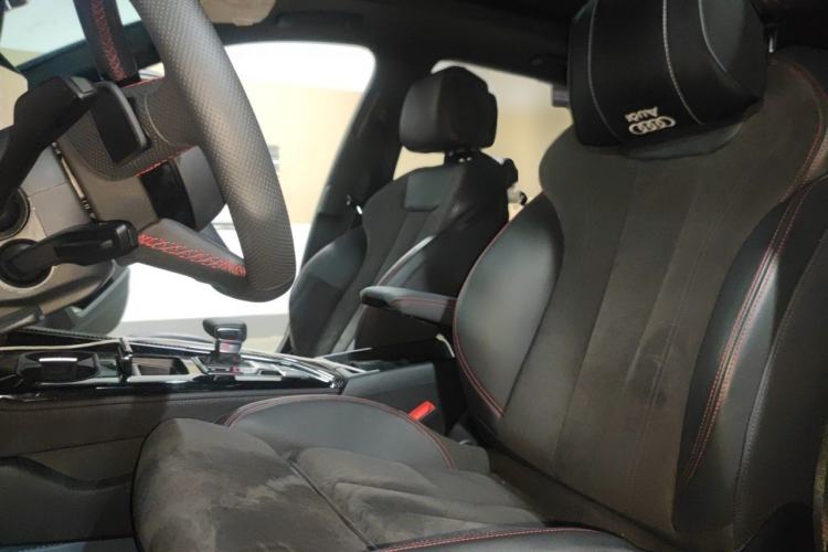 Used Audi A4L 2025 2 Million Units Enjoyment Edition 45 TFSI quattro Prestige Dynamic Type Left Front Seat