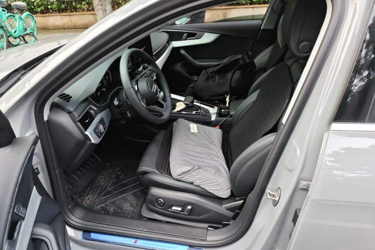 Used Audi A4L 2025 2 Million Units Enjoyment Version 40 TFSI Stylish and Dynamic Type Left Front Seat