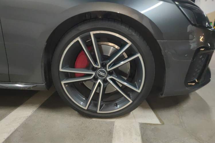 Used Audi A4L 2025 2 Million Units Enjoyment Edition 45 TFSI quattro Prestige Dynamic Type Right Front Wheel Hub