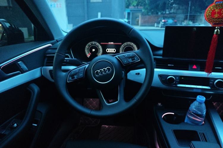 Used Audi A4L 2025 2 Million Units Enjoyment Version 40 TFSI Stylish and Dynamic Type Steering Wheel