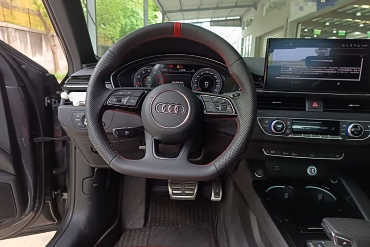 Used Audi A4L 2025 2 Million Units Enjoyment Version 40 TFSI Luxury Dynamic Edition Steering Wheel