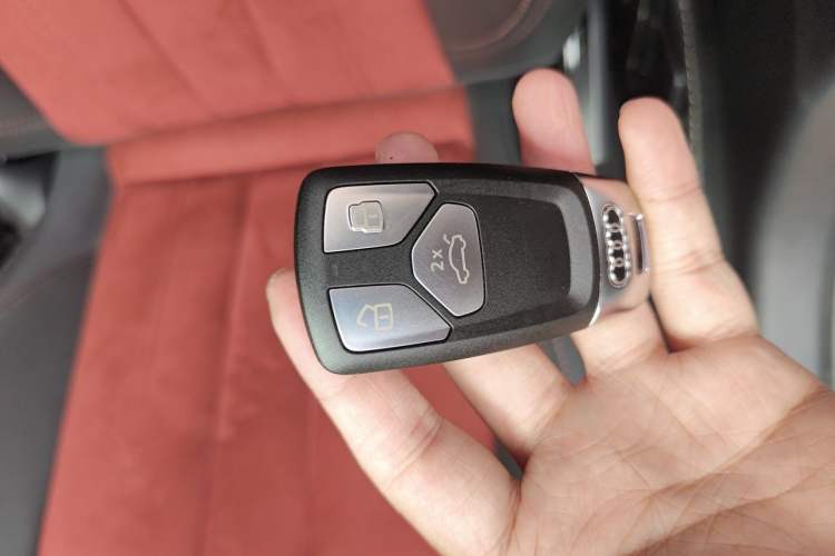 Used Audi A4L 2025 2 Million Units Enjoyment Edition 45 TFSI quattro Prestige Dynamic Type Vehicle Key