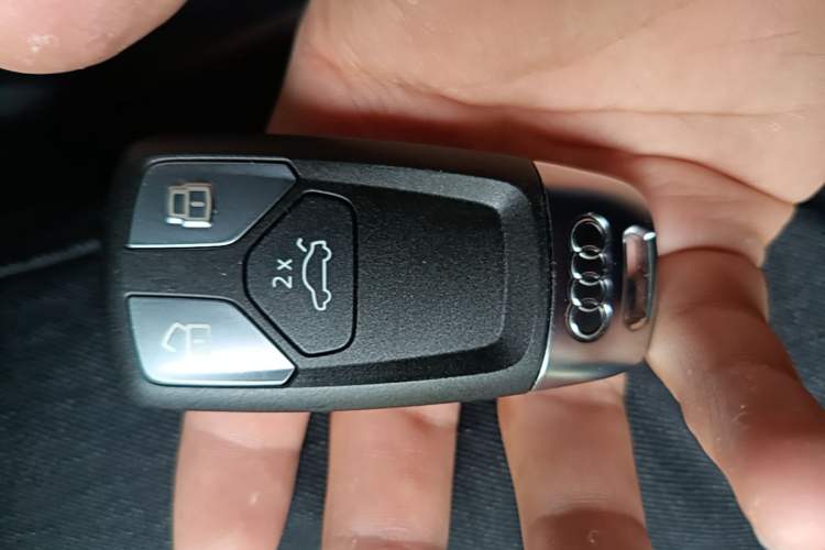 Used Audi A4L 2025 2 Million Units Enjoyment Version 40 TFSI Luxury Dynamic Edition Vehicle Key