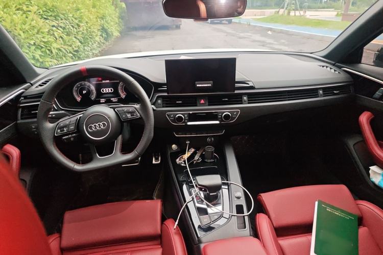 Used Audi A4L 2025 2 Million Units Enjoyment Version 40 TFSI Luxury Dynamic Edition Center Console