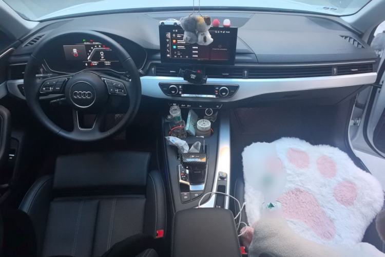 Used Audi A4L 2025 2 Million Units Enjoyment Version 40 TFSI Stylish and Dynamic Type Center Console