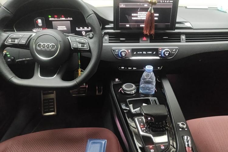 Used Audi A4L 2025 2 Million Units Enjoyment Version 40 TFSI Luxury Dynamic Edition Center Console