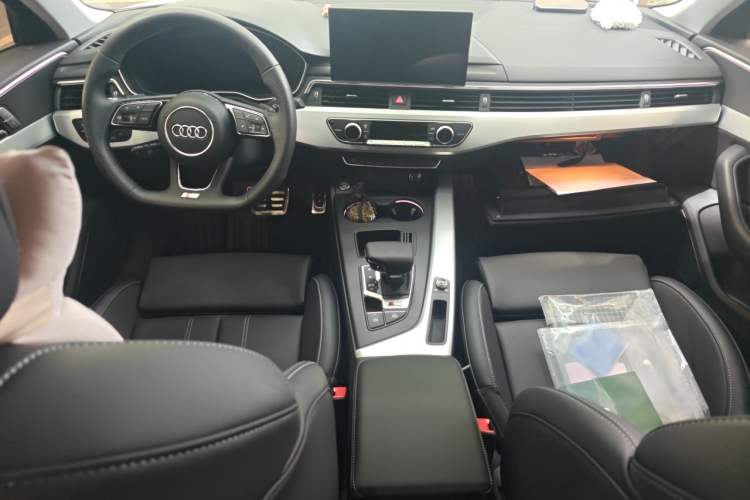 Used Audi A4L 2025 2 Million Units Enjoyment Version 40 TFSI Stylish and Dynamic Type Center Console