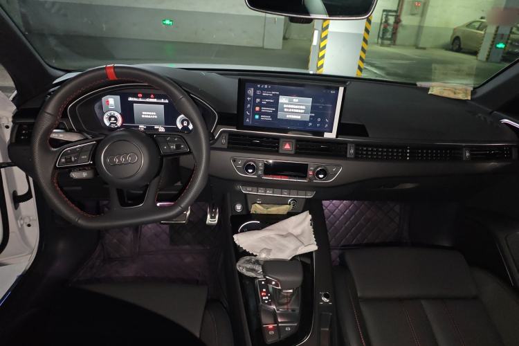 Used Audi A4L 2025 2 Million Units Enjoyment Version 40 TFSI Luxury Dynamic Edition Center Console