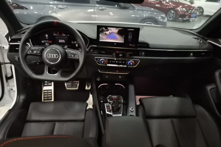 Used Audi A4L 2025 2 Million Units Enjoyment Version 40 TFSI Luxury Dynamic Edition Center Console