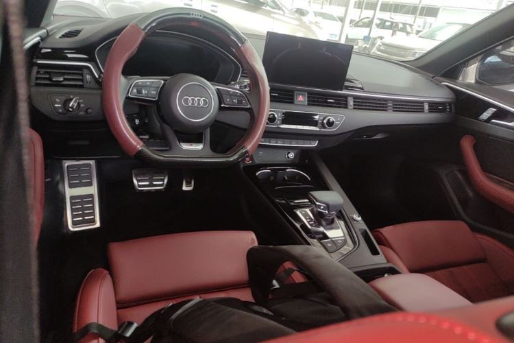 Used Audi A4L 2025 2 Million Units Enjoyment Version 40 TFSI Luxury Dynamic Edition Center Console