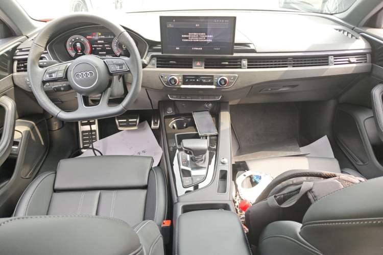 Used Audi A4L 2025 2 Million Units Enjoyment Version 40 TFSI Luxury Dynamic Edition Center Console