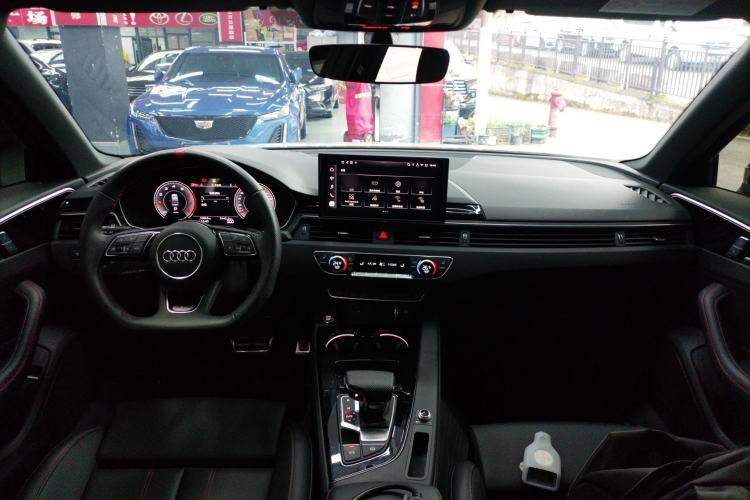 Used Audi A4L 2025 2 Million Units Enjoyment Version 40 TFSI Luxury Dynamic Edition Center Console