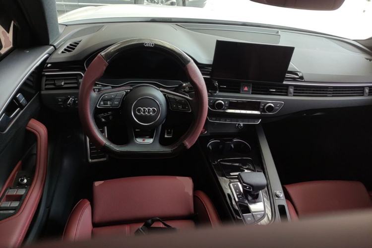 Used Audi A4L 2025 2 Million Units Enjoyment Version 40 TFSI Luxury Dynamic Edition Center Console
