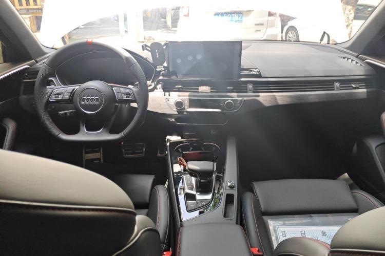 Used Audi A4L 2025 2 Million Units Enjoyment Version 40 TFSI Luxury Dynamic Edition Center Console