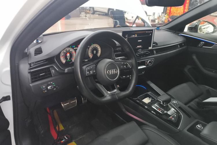 Used Audi A4L 2025 2 Million Units Enjoyment Version 40 TFSI Luxury Dynamic Edition Center Console