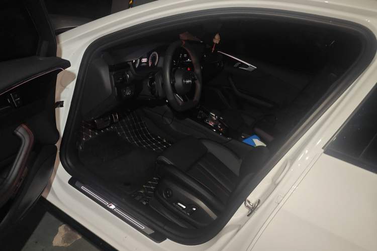 Used Audi A4L 2025 2 Million Units Enjoyment Version 40 TFSI Luxury Dynamic Edition Driver Seat