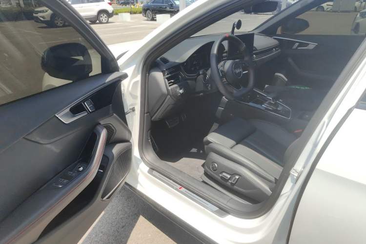 Used Audi A4L 2025 2 Million Units Enjoyment Version 40 TFSI Luxury Dynamic Edition B&O Starry Night Edition Driver Seat