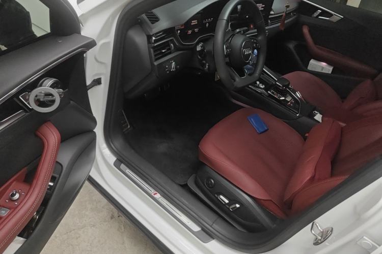 Used Audi A4L 2025 2 Million Units Enjoyment Version 40 TFSI Luxury Dynamic Edition Driver Seat
