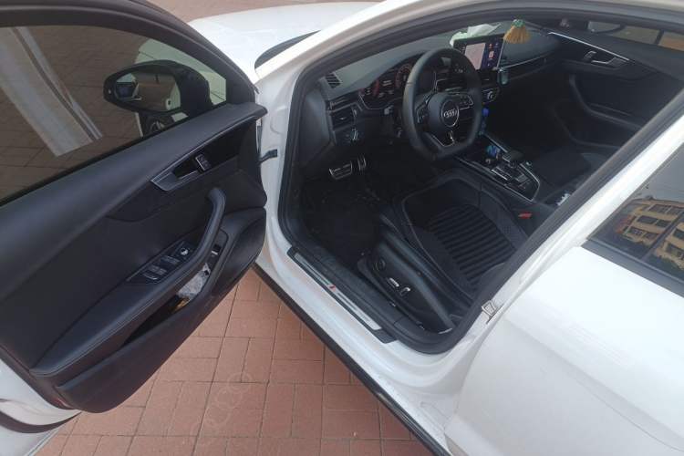 Used Audi A4L 2025 2 Million Units Enjoyment Version 40 TFSI Luxury Dynamic Edition Driver Seat