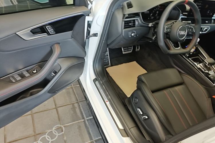 Used Audi A4L 2025 2 Million Units Enjoyment Version 40 TFSI Luxury Dynamic Edition Driver Seat