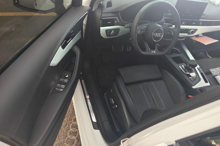Used Audi A4L 2025 2 Million Units Enjoyment Version 40 TFSI Stylish and Dynamic Type Driver Seat
