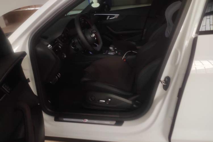 Used Audi A4L 2025 2 Million Units Enjoyment Version 40 TFSI Luxury Dynamic Edition Driver Seat