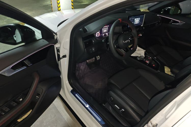 Used Audi A4L 2025 2 Million Units Enjoyment Version 40 TFSI Luxury Dynamic Edition Driver Seat
