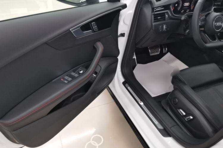 Used Audi A4L 2025 2 Million Units Enjoyment Version 40 TFSI Luxury Dynamic Edition Driver Seat