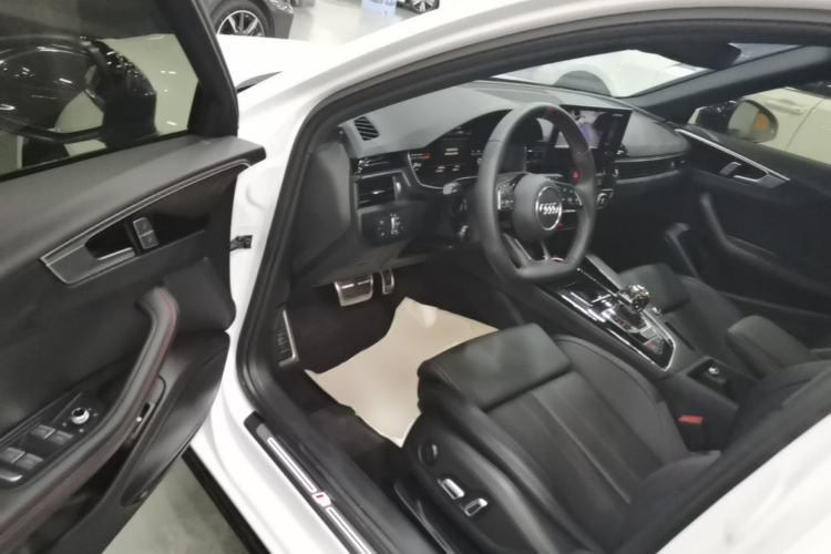 Used Audi A4L 2025 2 Million Units Enjoyment Version 40 TFSI Luxury Dynamic Edition Driver Seat