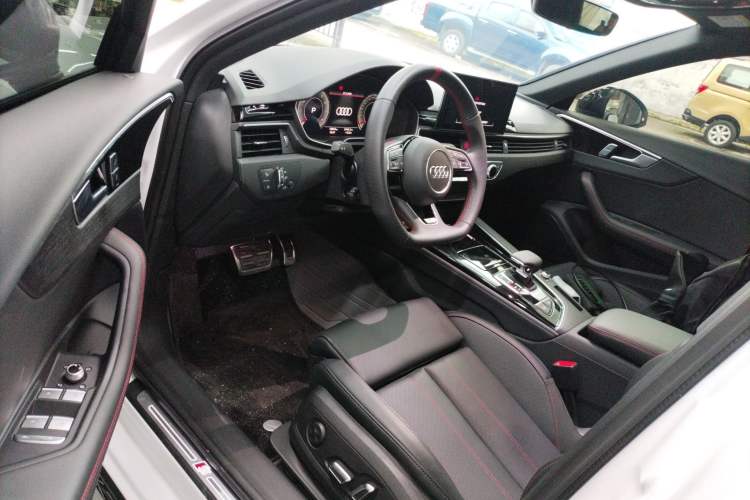 Used Audi A4L 2025 2 Million Units Enjoyment Version 40 TFSI Luxury Dynamic Edition Driver Seat