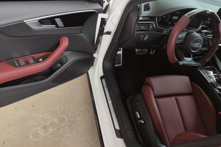 Used Audi A4L 2025 2 Million Units Enjoyment Version 40 TFSI Luxury Dynamic Edition Driver Seat