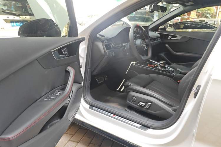 Used Audi A4L 2025 2 Million Units Enjoyment Version 40 TFSI Luxury Dynamic Edition Driver Seat
