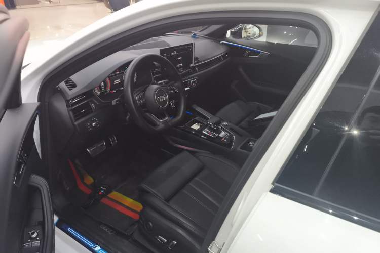 Used Audi A4L 2025 2 Million Units Enjoyment Version 40 TFSI Luxury Dynamic Edition Driver Seat