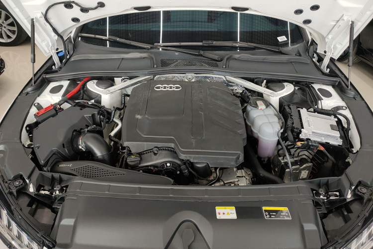 Used Audi A4L 2025 2 Million Units Enjoyment Version 40 TFSI Luxury Dynamic Edition Engine Bay