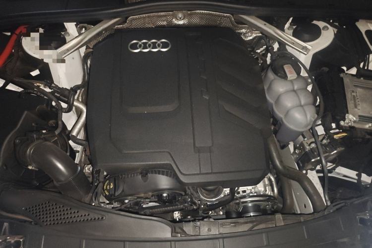 Used Audi A4L 2025 2 Million Units Enjoyment Version 40 TFSI Luxury Dynamic Edition Engine Bay
