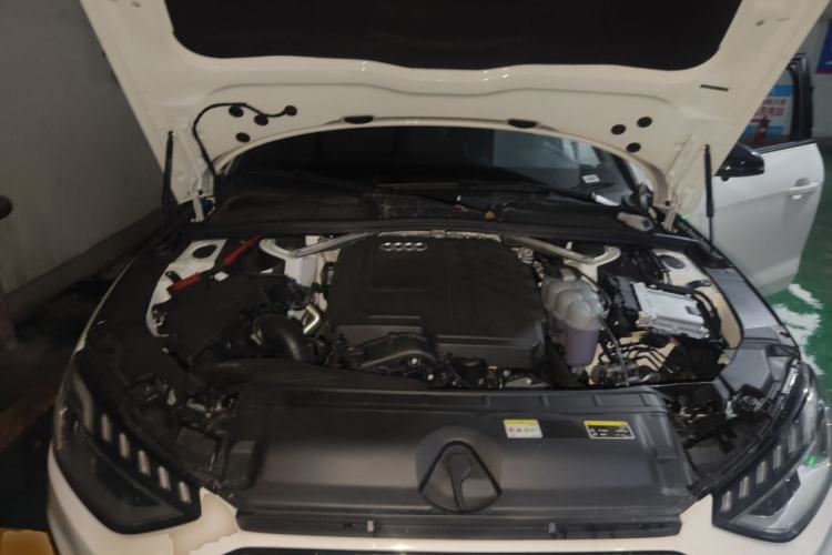 Used Audi A4L 2025 2 Million Units Enjoyment Version 40 TFSI Luxury Dynamic Edition Engine Bay