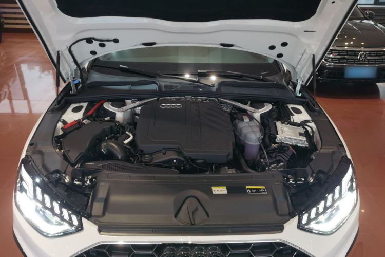 Used Audi A4L 2025 2 Million Units Enjoyment Version 40 TFSI Stylish and Dynamic Type Engine Bay